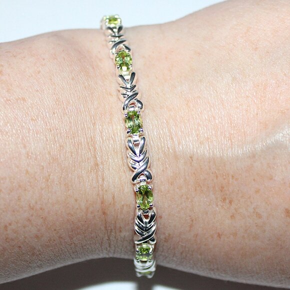 Sterling Silver Peridot Tennis Bracelet 7.5 Inches 16 Grams - Picture 1 of 4